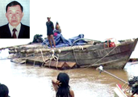 ​ឧកញ៉ា​ឆាយ​ជ្រាយ​ឆ្លៀត​ឱកាស​បុណ្យ​អុំទូក ដឹកឈើ​ប្រណីត​តាម​ទូក​ទៅ​លក់​នៅ​ស្រុក​យួន​
