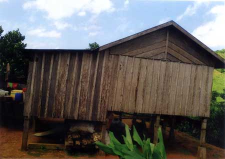 លោក ទូច វុន ចោទលោក ផន ដារារិទ្ធ ប្រើអំណាចបង្ខំឱ្យផ្តិតមេដៃប្លន់យកដី